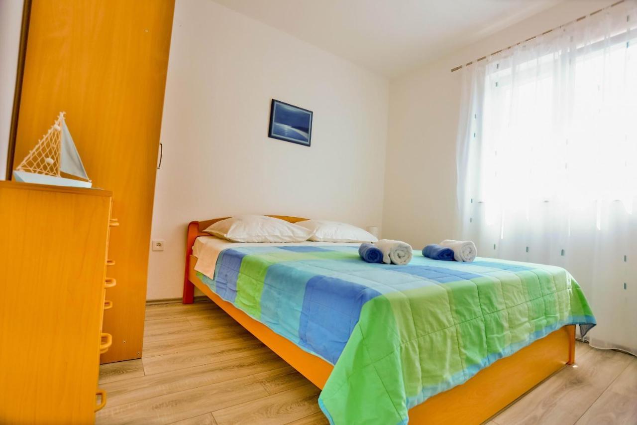 Apartments With A Parking Space Sutivan, Brac - 752 Exterior photo