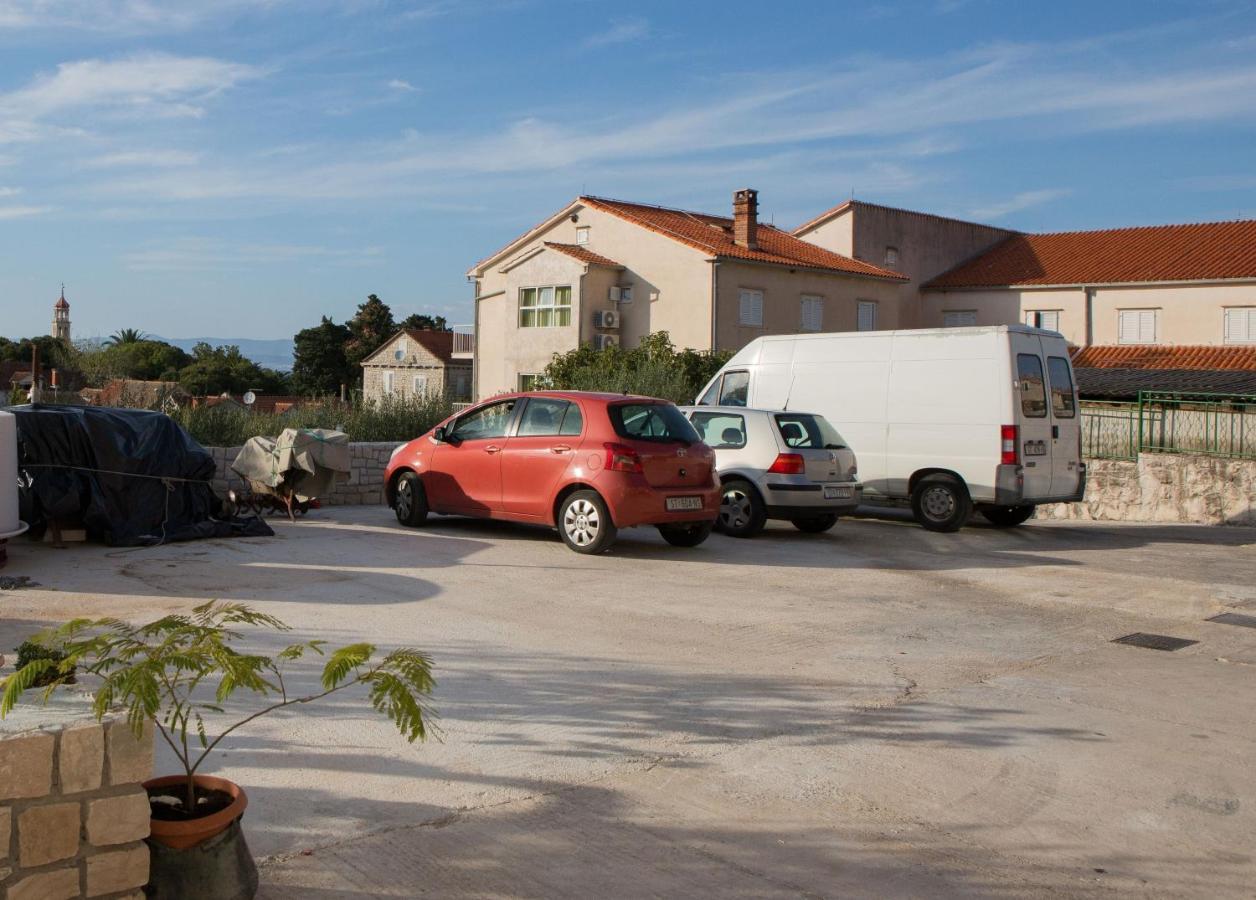 Apartments With A Parking Space Sutivan, Brac - 752 Exterior photo
