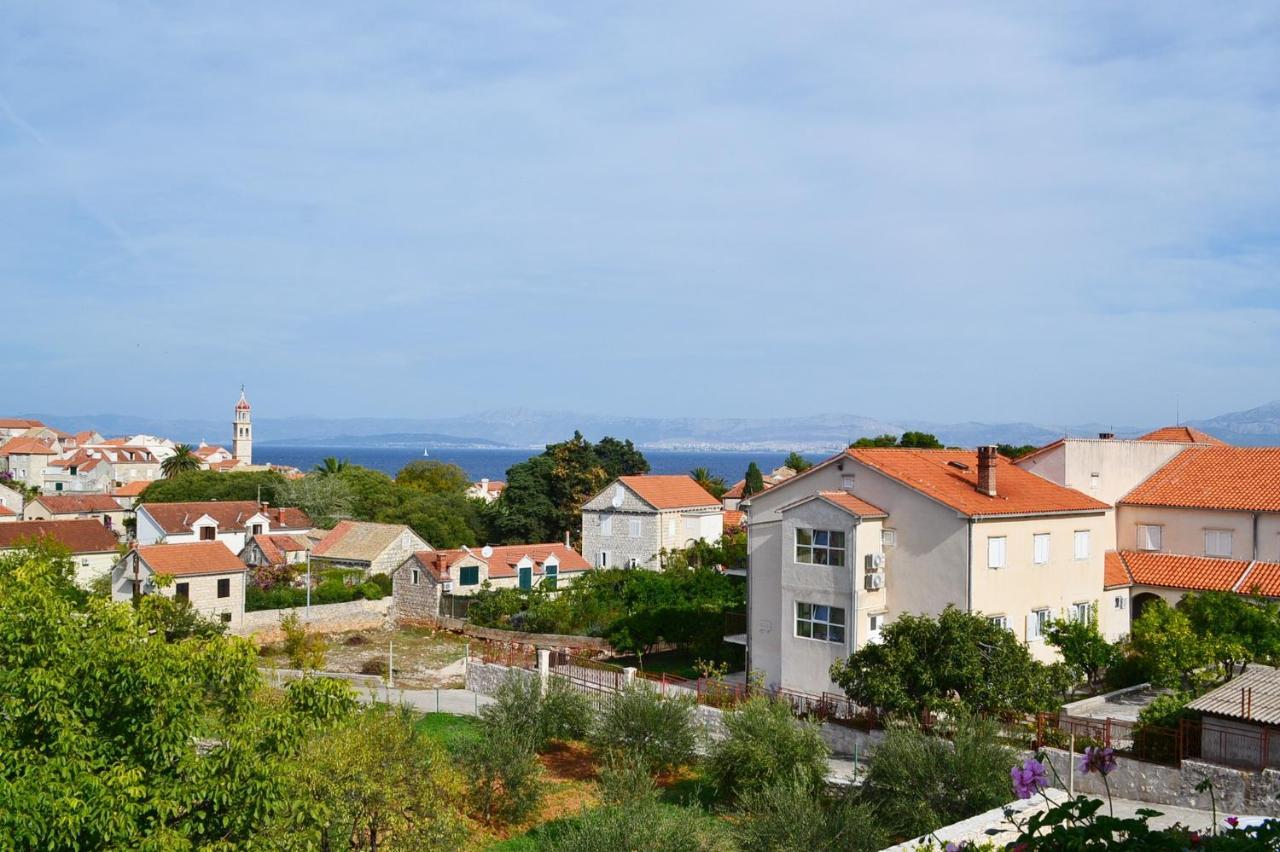 Apartments With A Parking Space Sutivan, Brac - 752 Exterior photo