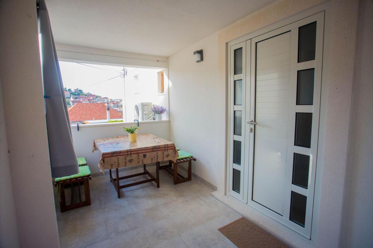 Apartments With A Parking Space Sutivan, Brac - 752 Exterior photo