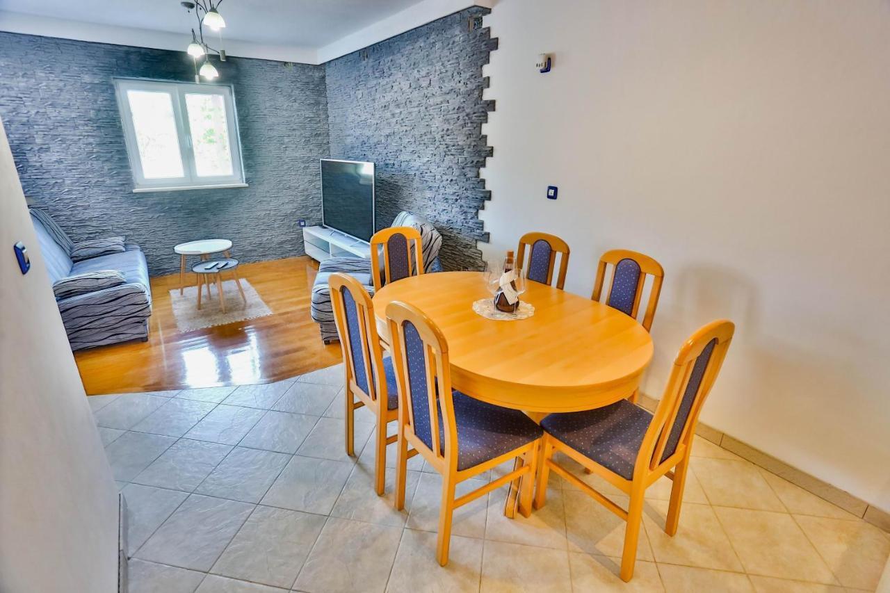 Apartments With A Parking Space Sutivan, Brac - 752 Exterior photo