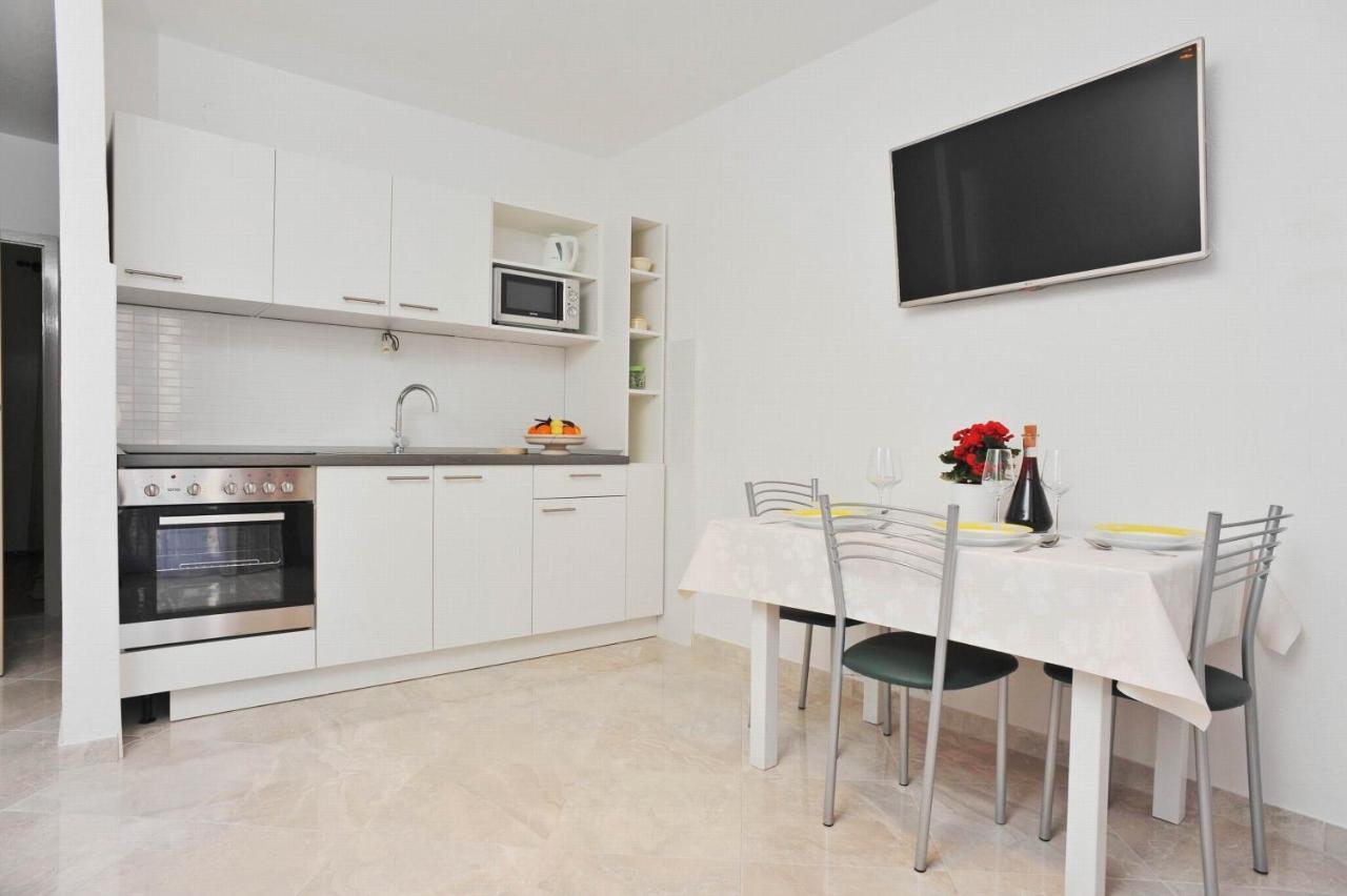 Apartments With A Parking Space Sutivan, Brac - 752 Exterior photo