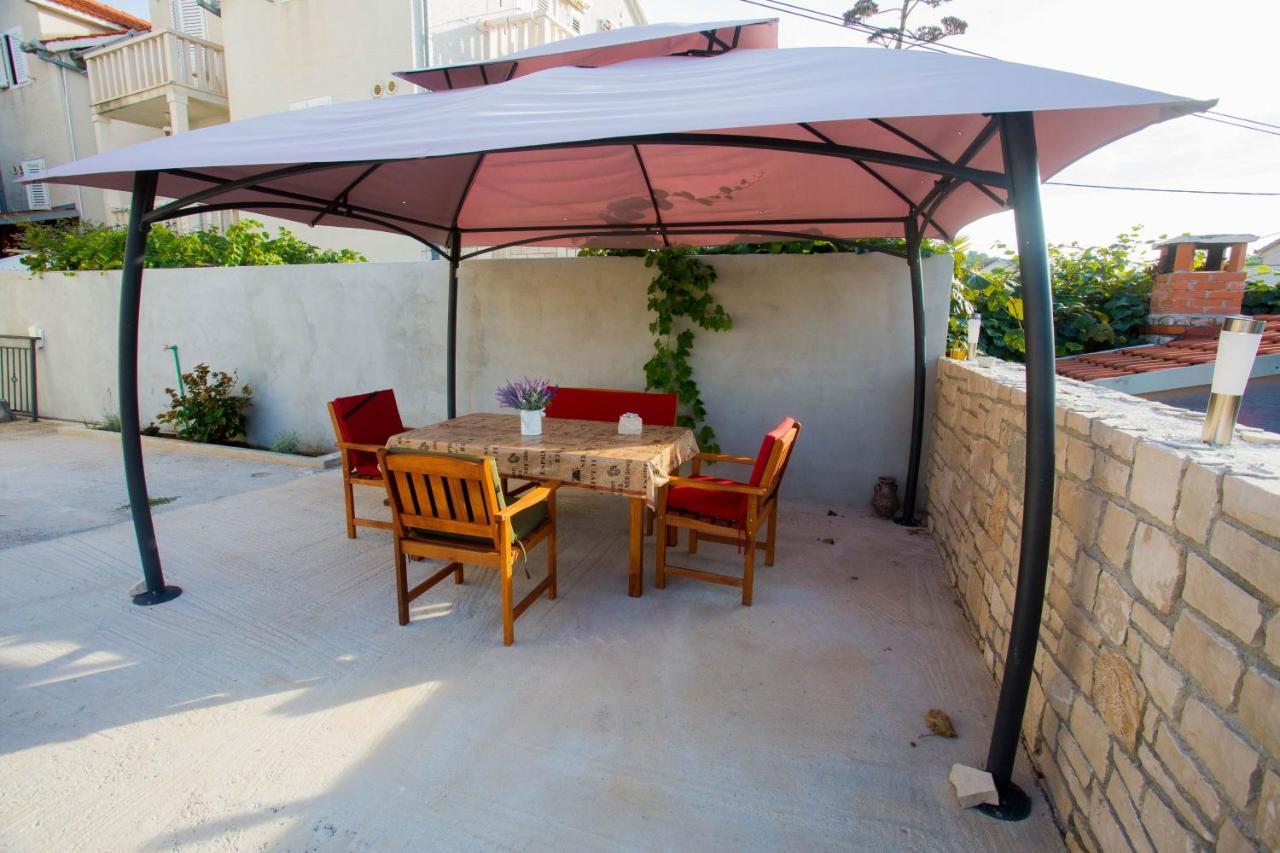 Apartments With A Parking Space Sutivan, Brac - 752 Exterior photo