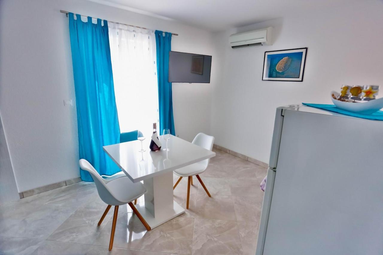 Apartments With A Parking Space Sutivan, Brac - 752 Exterior photo