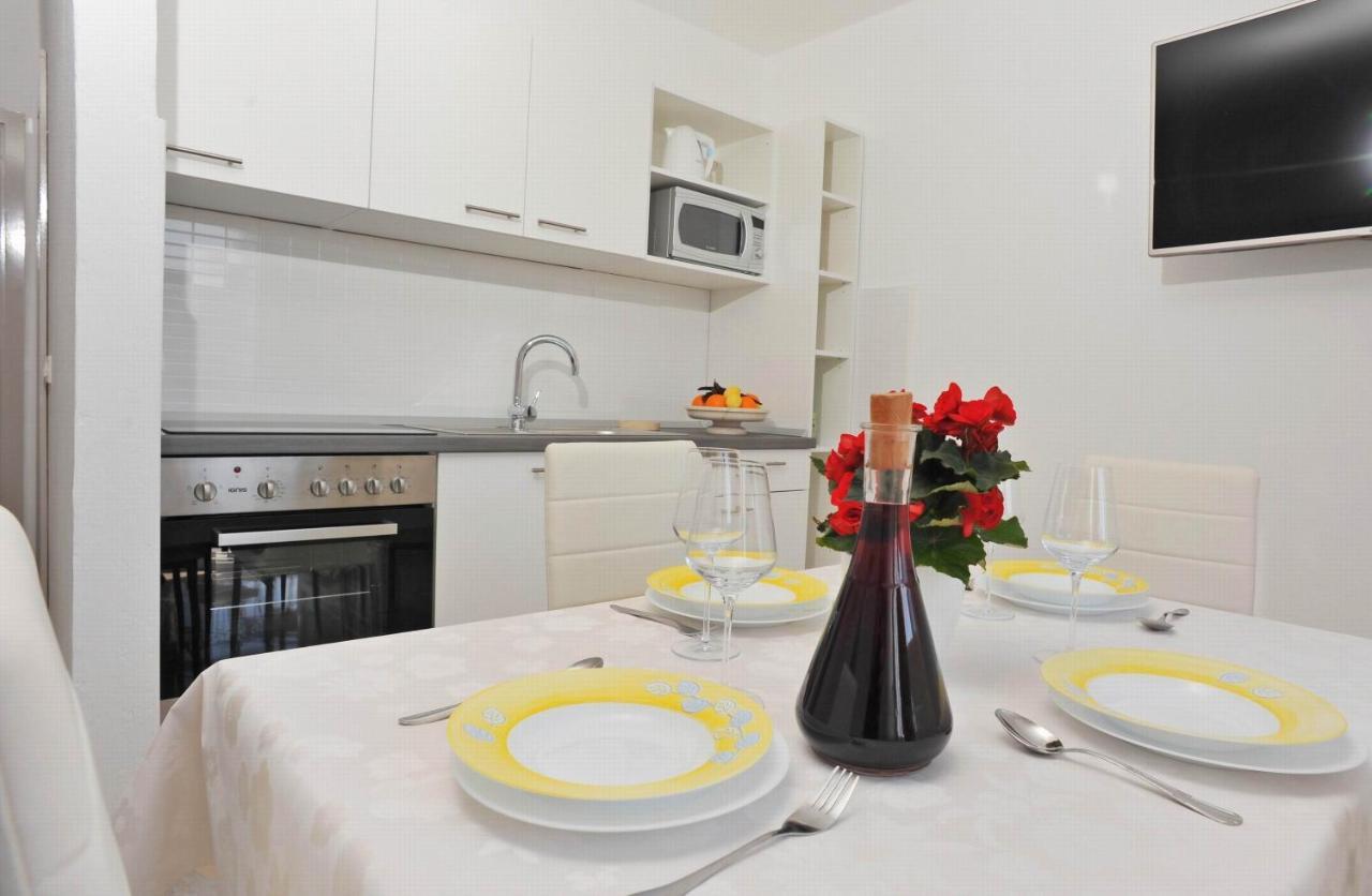 Apartments With A Parking Space Sutivan, Brac - 752 Exterior photo