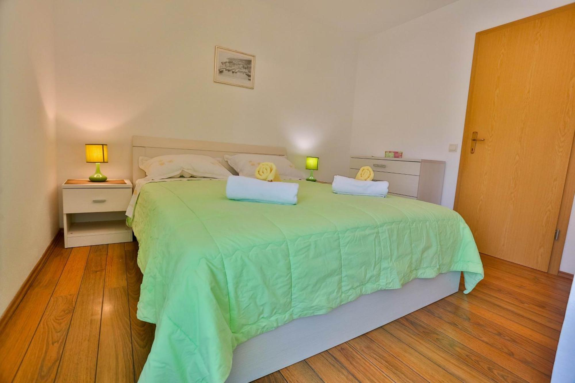 Apartments With A Parking Space Sutivan, Brac - 752 Room photo