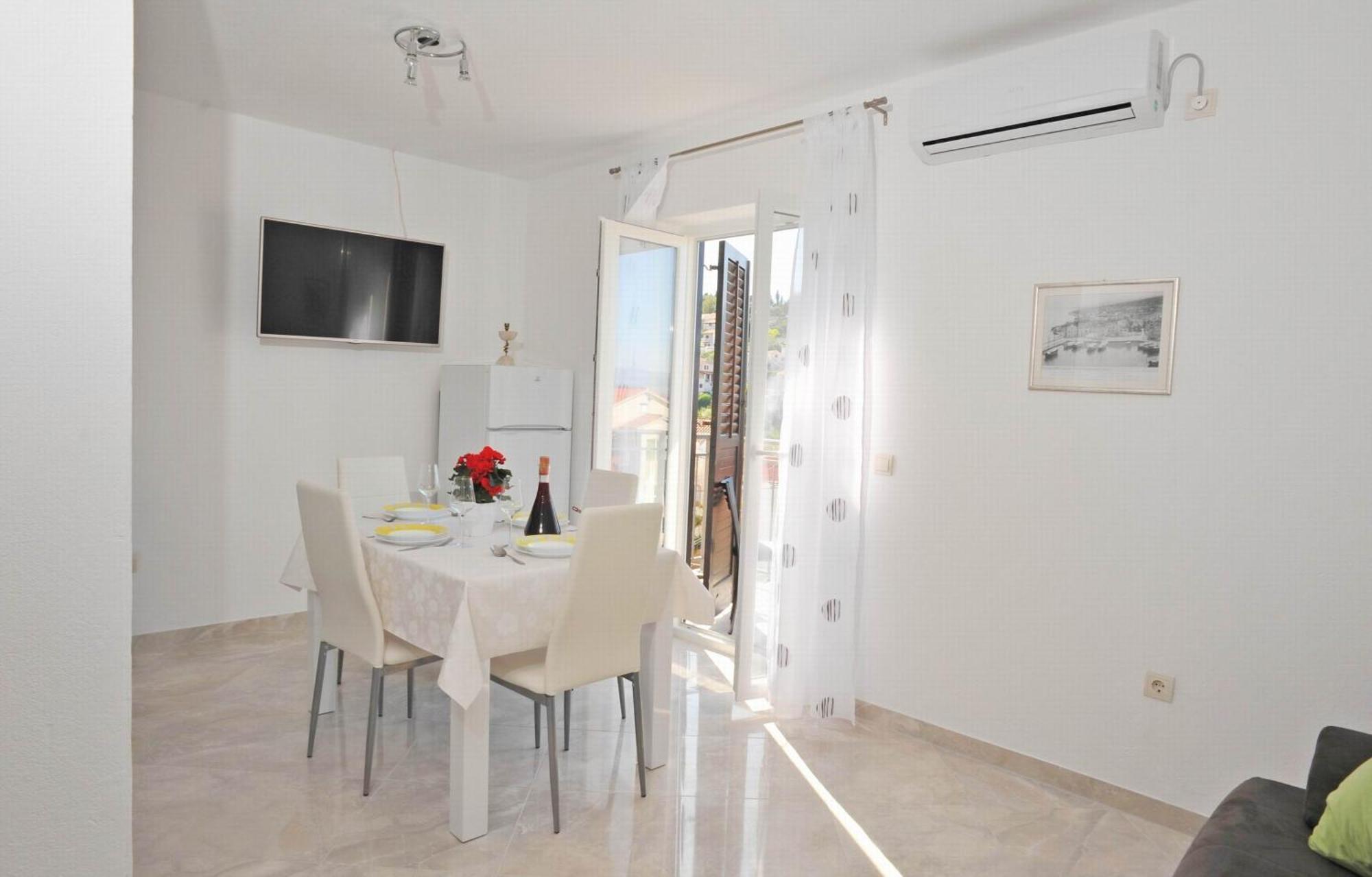 Apartments With A Parking Space Sutivan, Brac - 752 Room photo