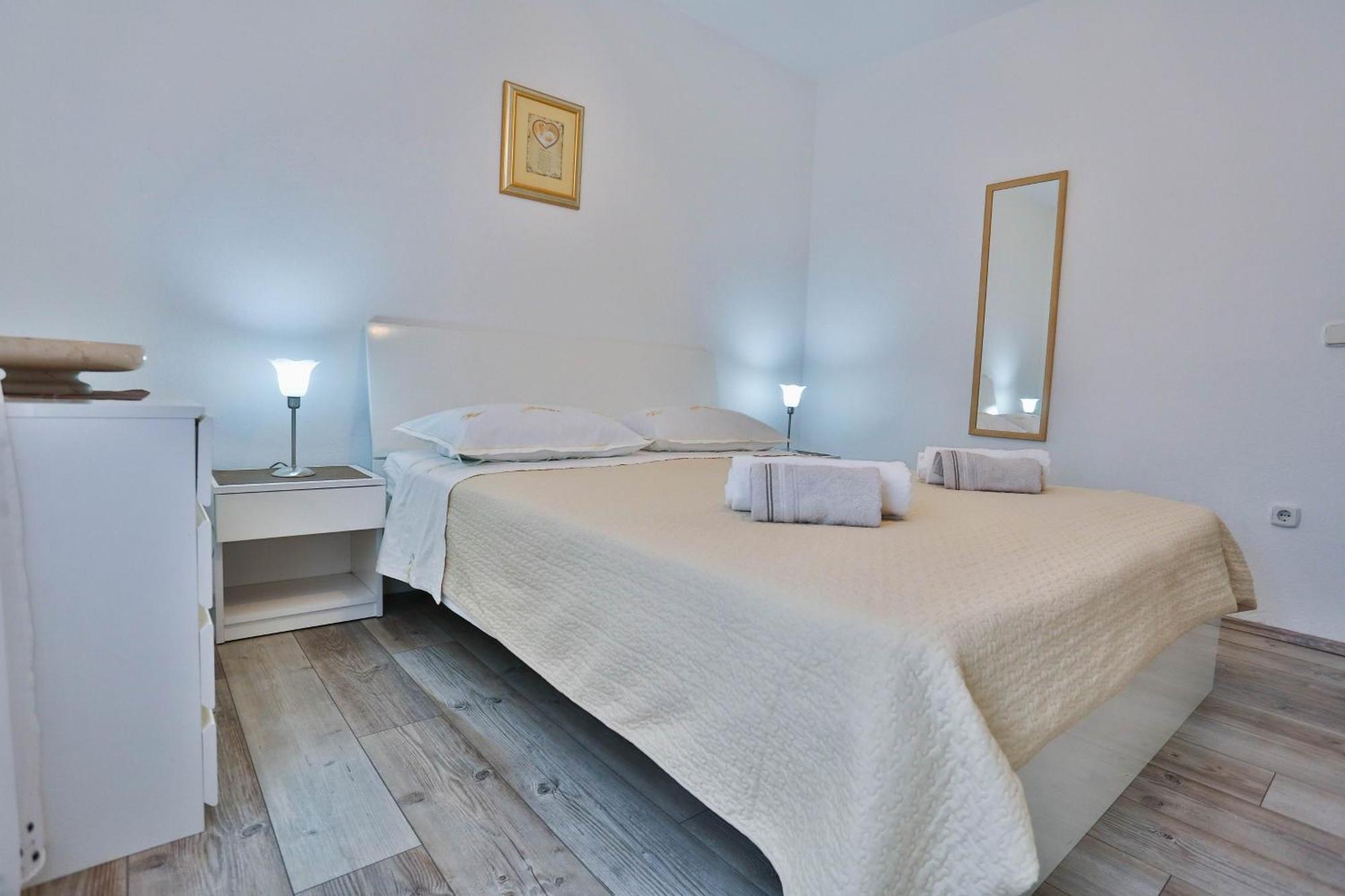 Apartments With A Parking Space Sutivan, Brac - 752 Room photo