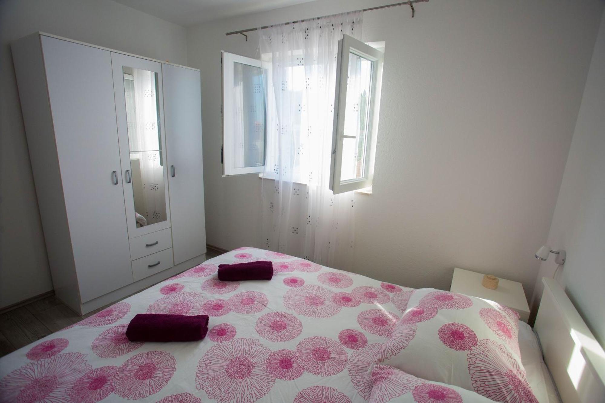 Apartments With A Parking Space Sutivan, Brac - 752 Room photo