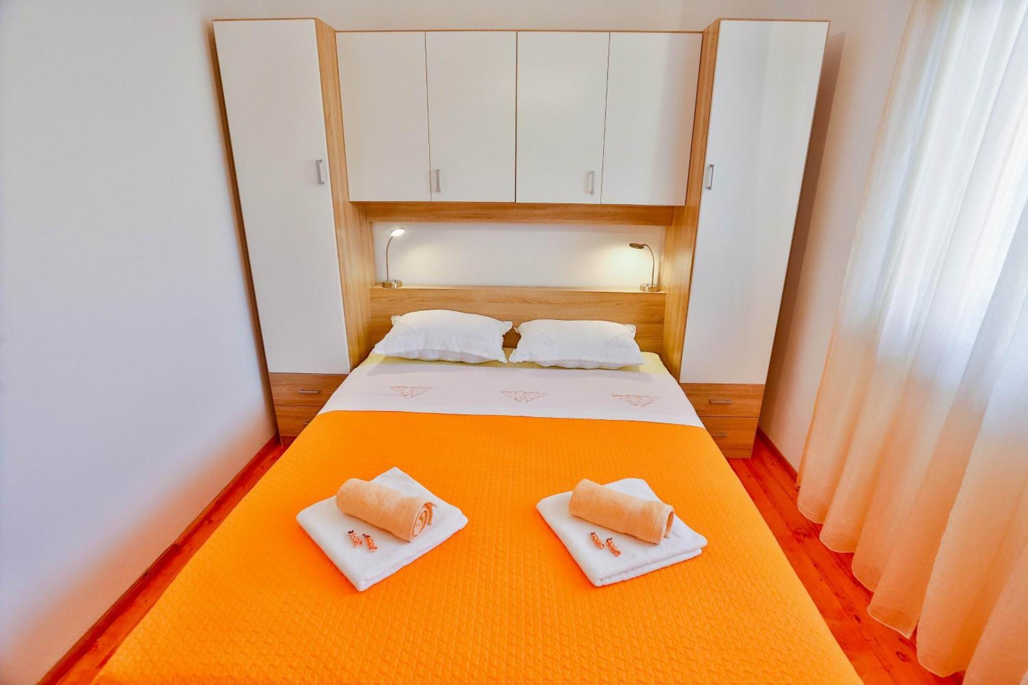 Apartments With A Parking Space Sutivan, Brac - 752 Room photo